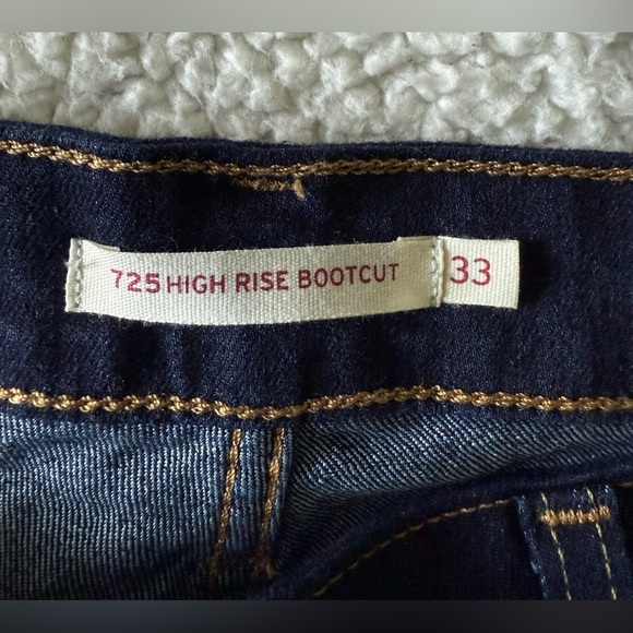 Levi's Women's 725 High Rise Bootcut Jeans Dark Blue Wash Size 33 New with Tags - Picture 4 of 12
